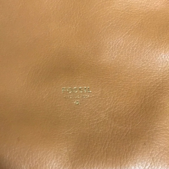 Large Tan Fossil Bag. Very good condition. Gently used. - Picture 6 of 6